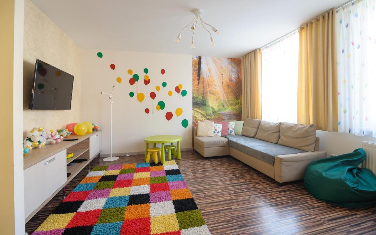 Colored Balloons - 3 Bedrooms, 3 Bathrooms, Equipped Large Apartments Lviv Exterior photo