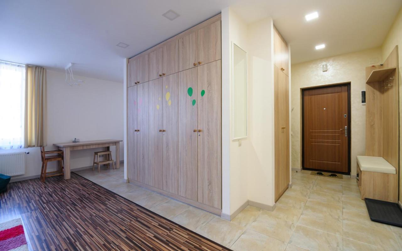 Colored Balloons - 3 Bedrooms, 3 Bathrooms, Equipped Large Apartments Lviv Exterior photo