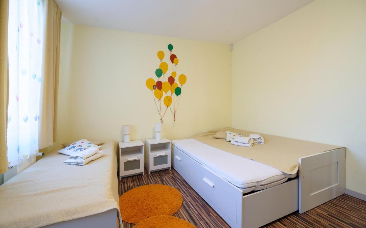 Colored Balloons - 3 Bedrooms, 3 Bathrooms, Equipped Large Apartments Lviv Exterior photo